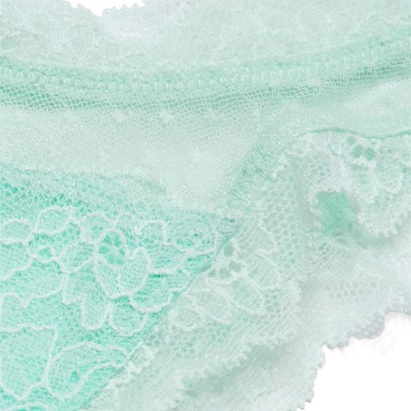 Victoria's Secret Dream Angels Lace & Mesh V-String Panty Crystal Water M New - Picture 6 of 8